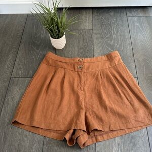 Woman’s June & Hudson high waisted shorts